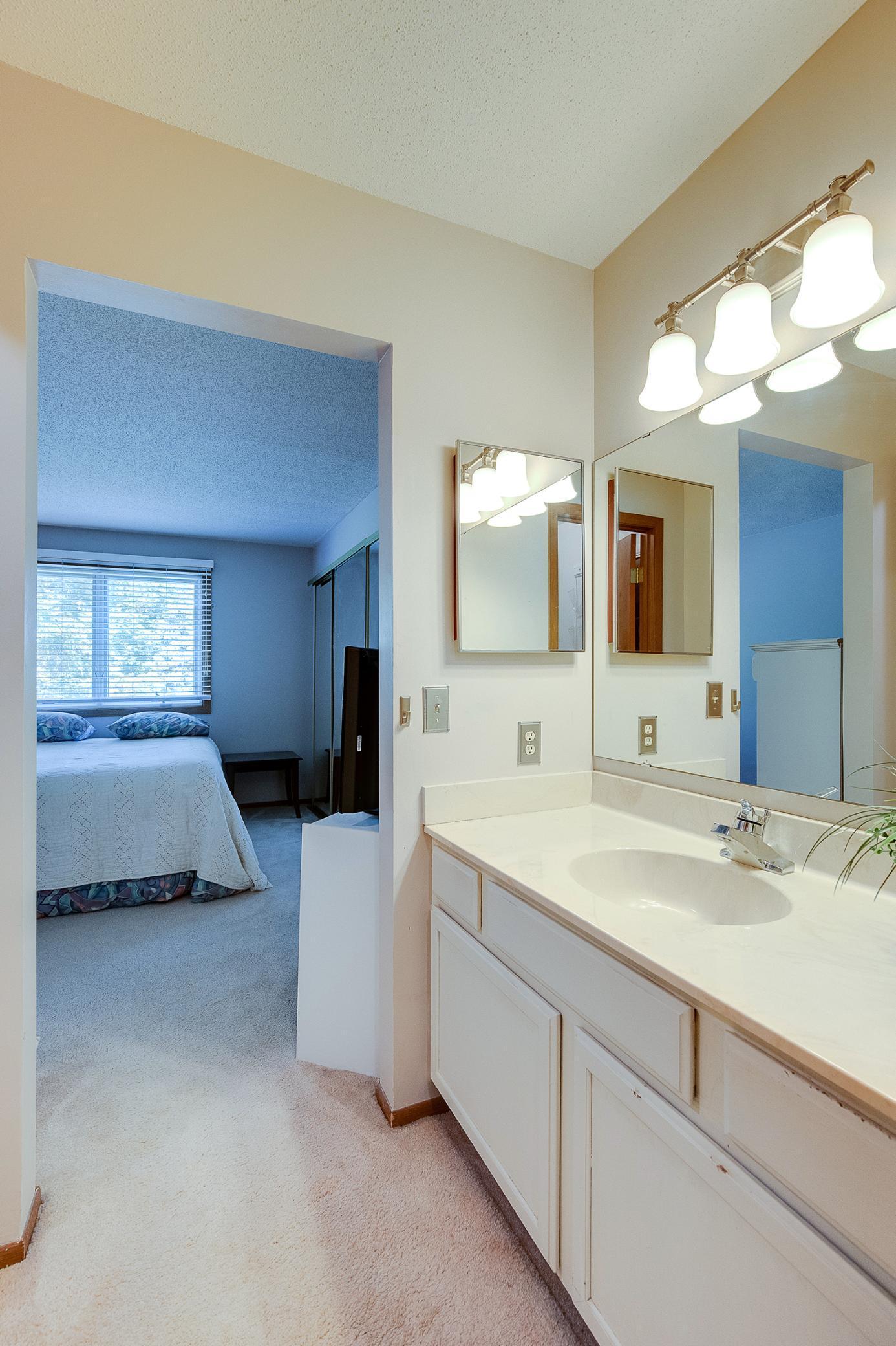 7271 Hunters Run Eden Prairie, MN 55346 - Photo 19 of 33 Gallery Image 19