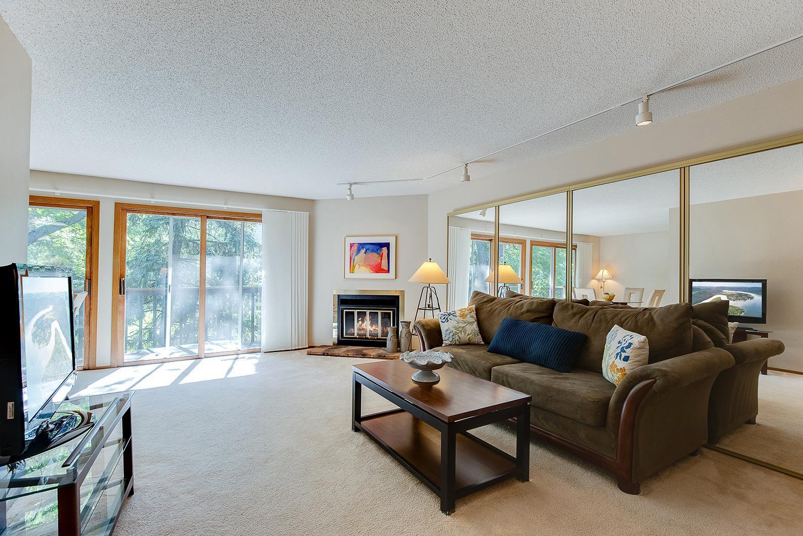 7271 Hunters Run Eden Prairie, MN 55346 - Photo 5 of 33 Gallery Image 5