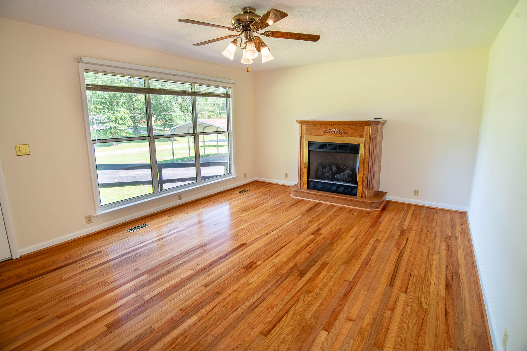 1826 Peavine Road Rock Spring, GA 30739 - Photo 4 of 28 850_4586-HDR