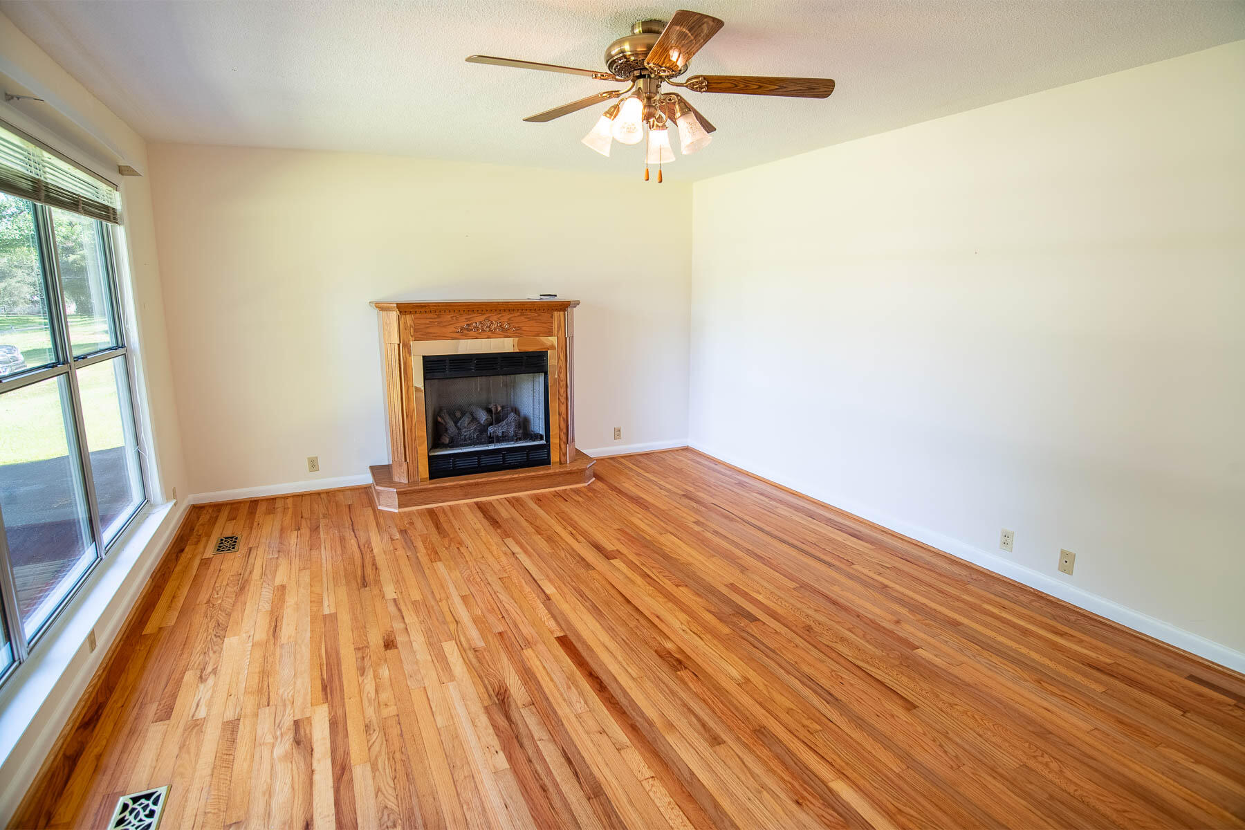 1826 Peavine Road Rock Spring, GA 30739 - Photo 5 of 28 850_4592-HDR