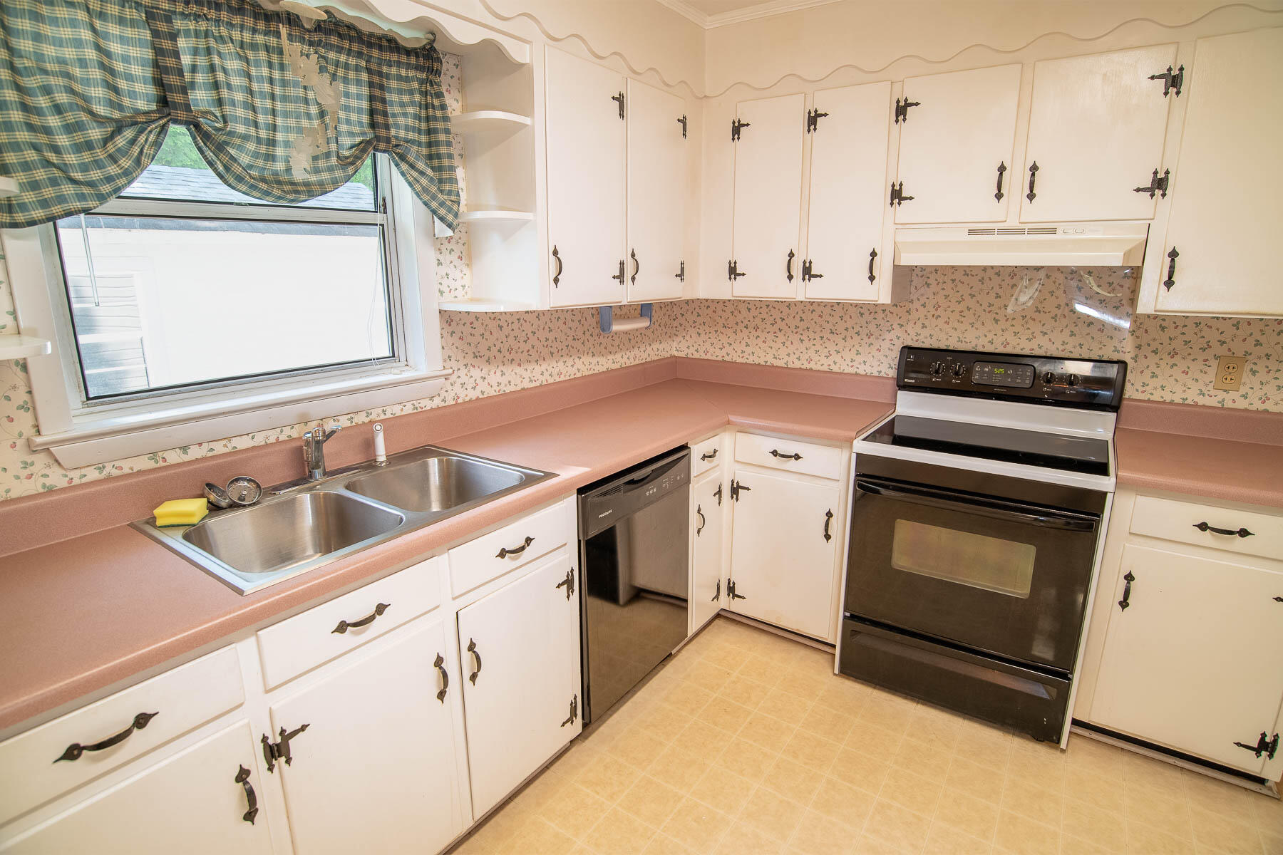 1826 Peavine Road Rock Spring, GA 30739 - Photo 7 of 28 850_4682-HDR