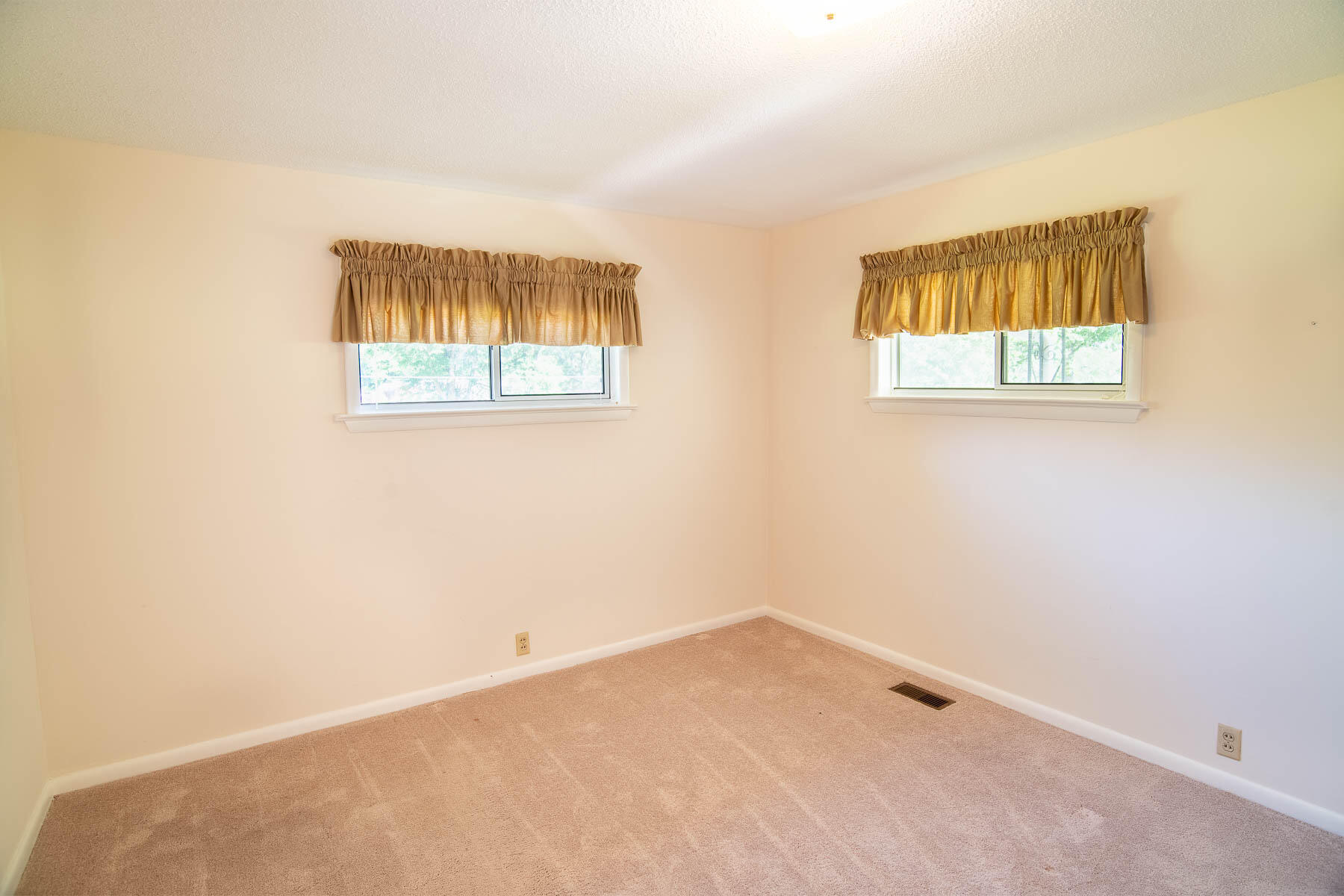 1826 Peavine Road Rock Spring, GA 30739 - Photo 10 of 28 850_4628-HDR