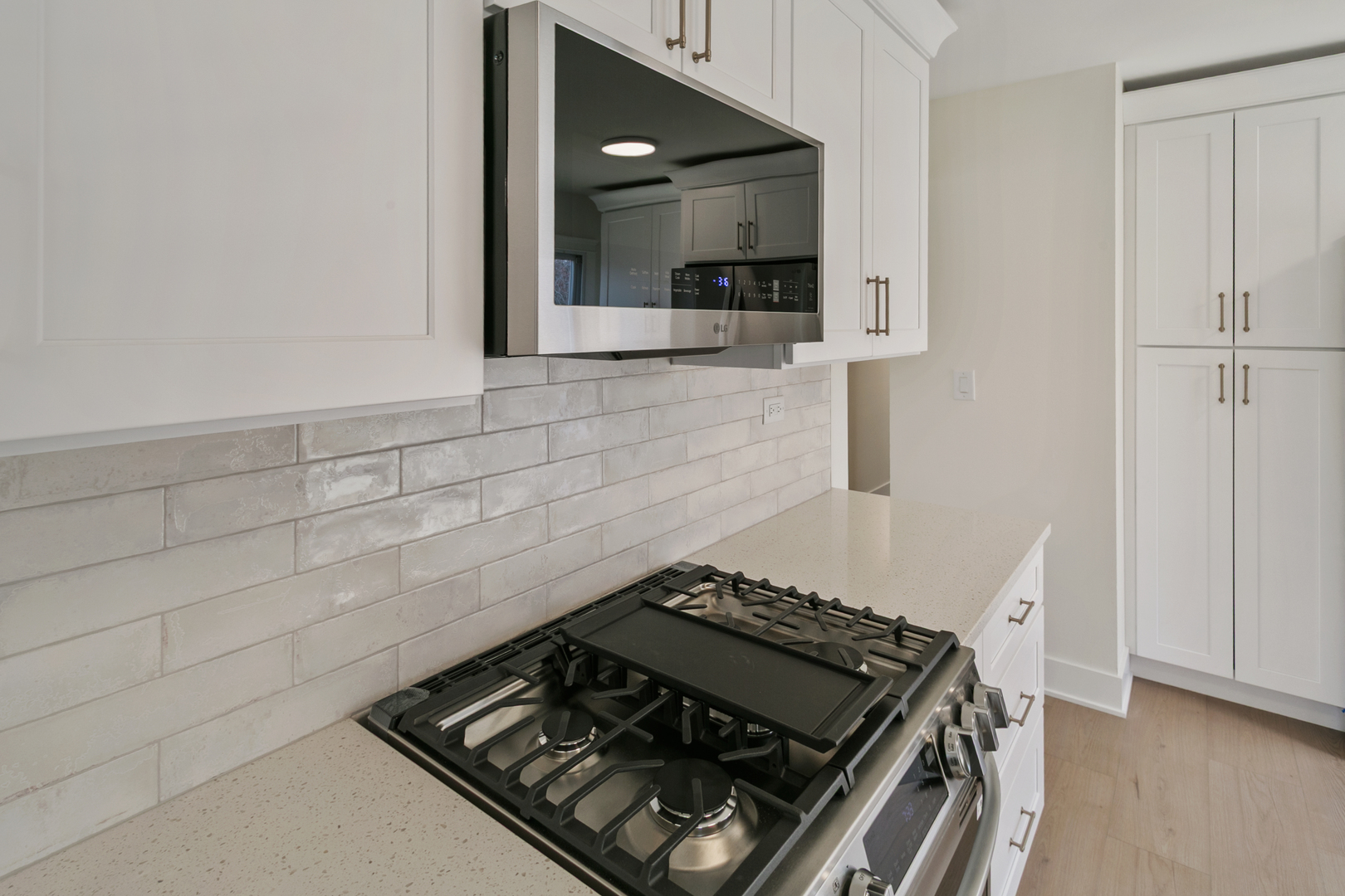 212 South River Road Naperville, IL 60540 - Photo 9 of 29