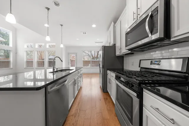 $3,250 | 1501 Homespun Road, Austin, TX 78745