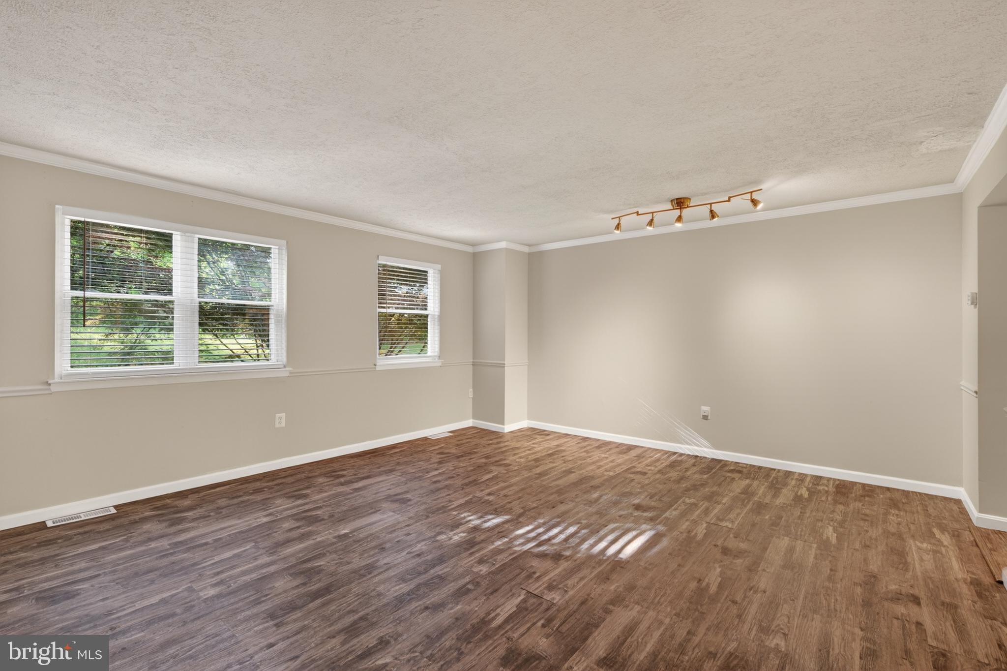 9333 Pan Ridge Road Baltimore, MD 21234 - Photo 12 of 37