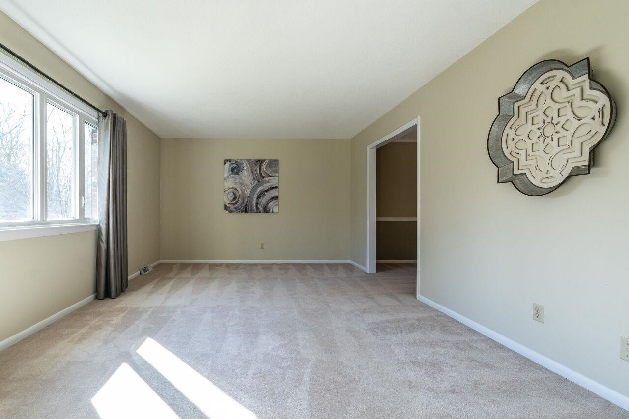 5701 Old Forge Circle Raleigh, NC 27609 - Photo 6 of 33 Living Room