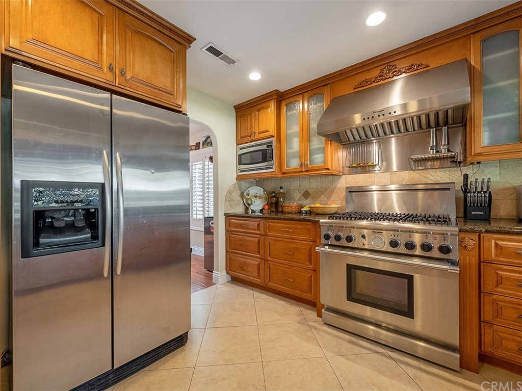 878 Prospect Place Costa Mesa, CA 92626 - Photo 4 of 47 Entry to the dining room area