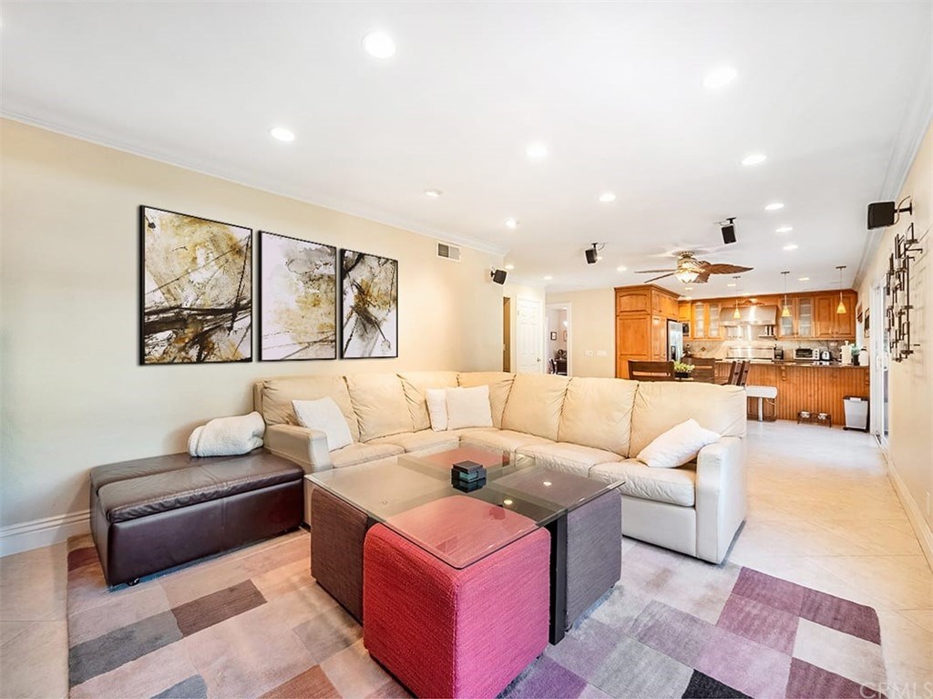 878 Prospect Place Costa Mesa, CA 92626 - Photo 6 of 47