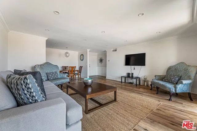 $3,500 | 5215 Balboa Boulevard, Unit 102, Encino, CA 91316