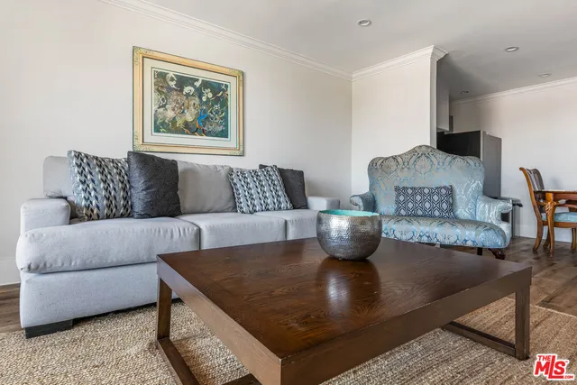 $3,500 | 5215 Balboa Boulevard, Unit 102, Encino, CA 91316