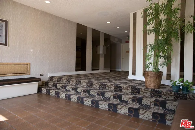 $3,500 | 5215 Balboa Boulevard, Unit 102, Encino, CA 91316