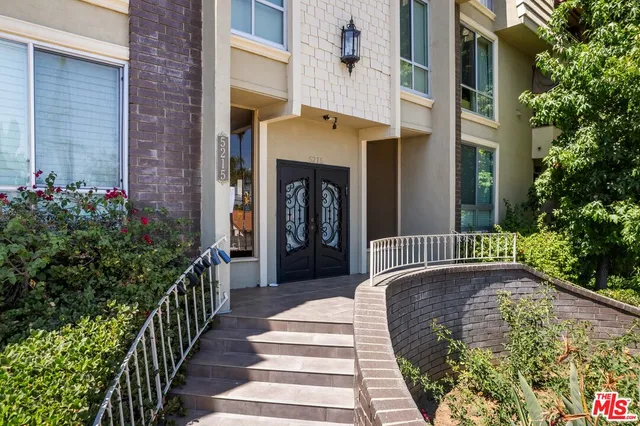 $3,500 | 5215 Balboa Boulevard, Unit 102, Encino, CA 91316