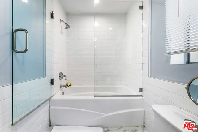 $3,500 | 5215 Balboa Boulevard, Unit 102, Encino, CA 91316