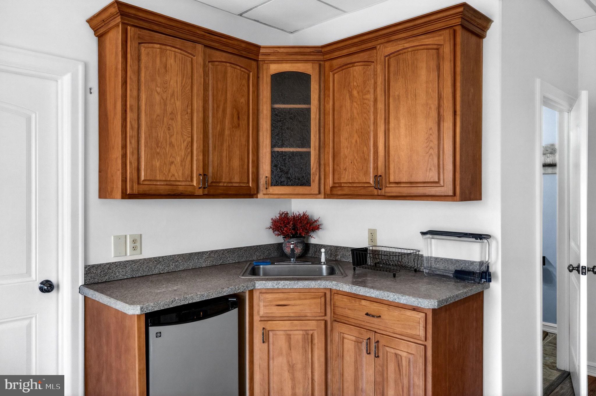 154 Kickapoo Drive Hazleton, PA 18202 - Photo 46 of 87 Charming corner kitchen cabinetry.