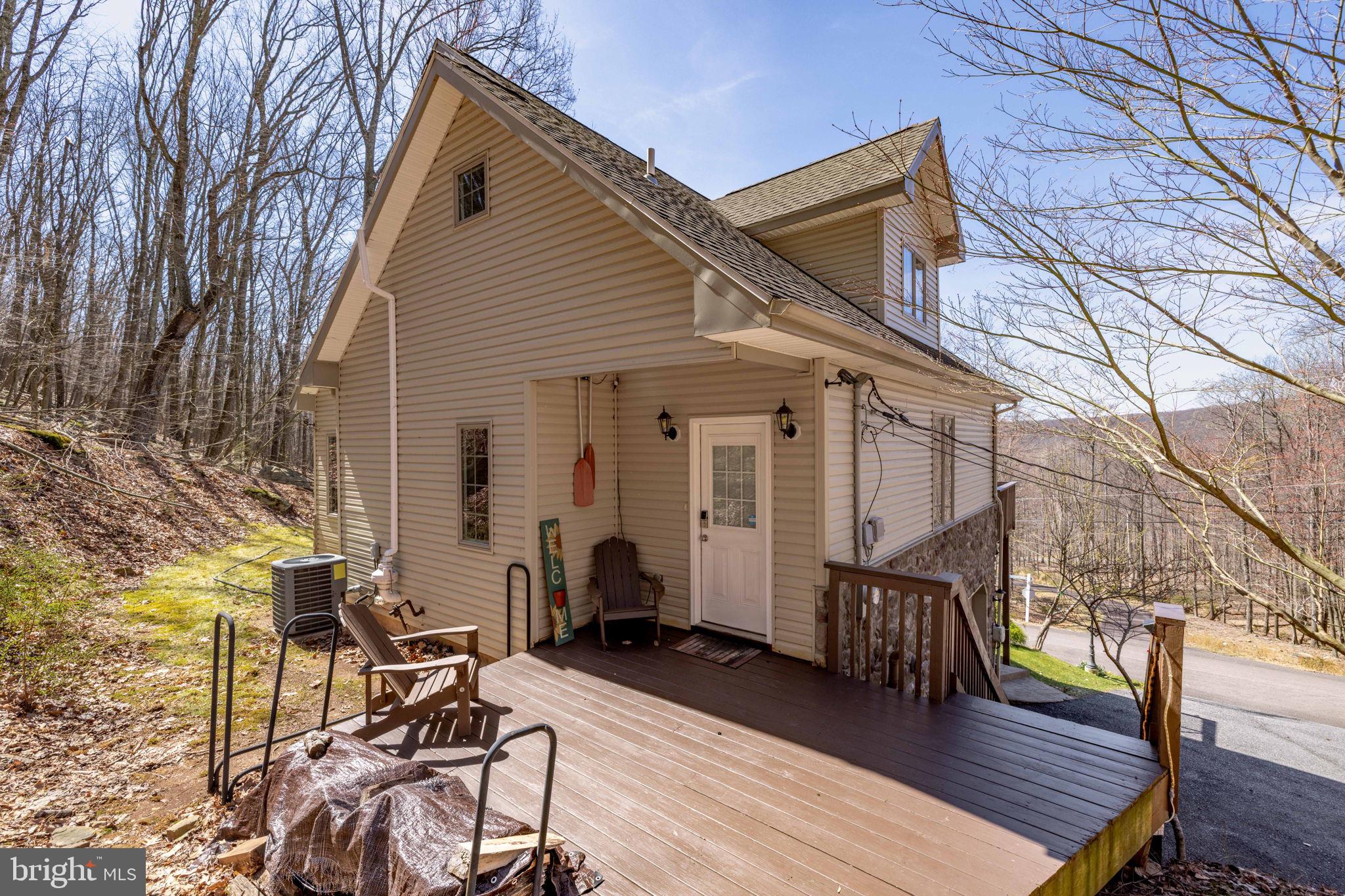 154 Kickapoo Drive Hazleton, PA 18202 - Photo 9 of 87 Charming retreat in wooded serenity.