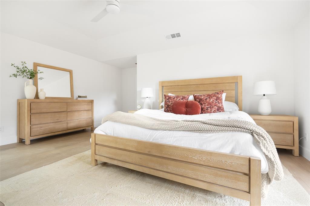 16805 Deer Park Drive Dallas, TX 75248 - Photo 20 of 39 a bedroom with a bed and lamp