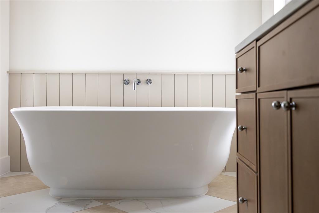 16805 Deer Park Drive Dallas, TX 75248 - Photo 29 of 39 a view of a bathtub in a room