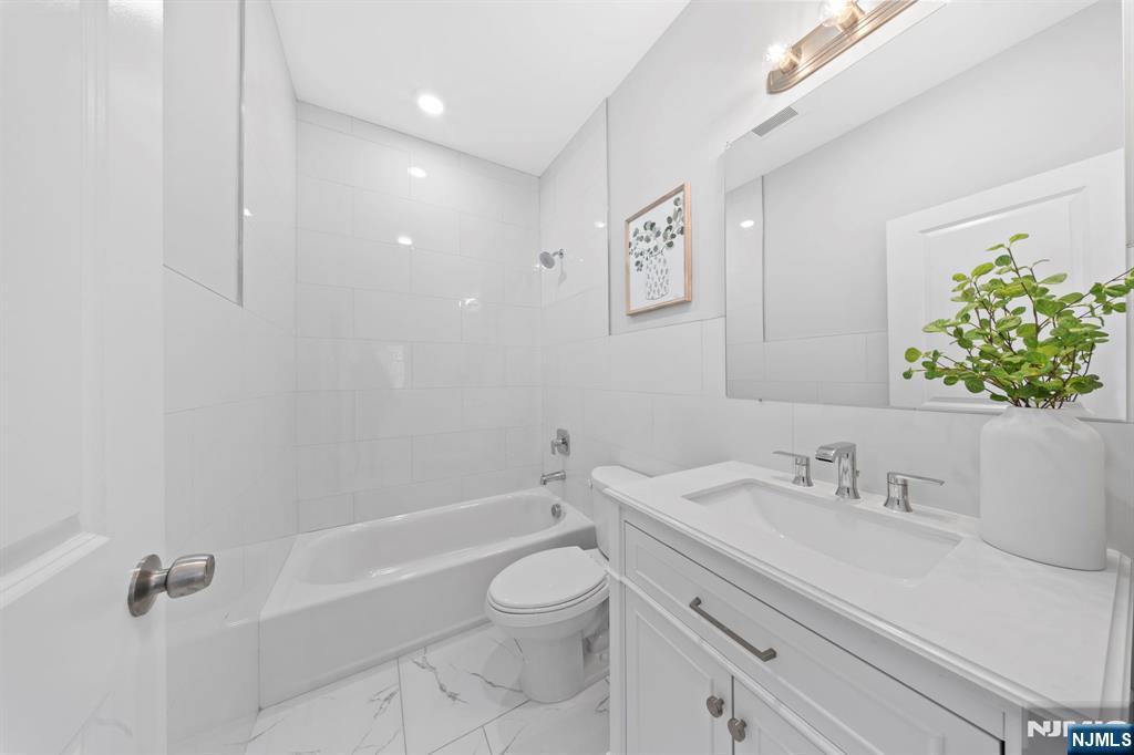 37 Devon Terrace Kearny, NJ 07032 - Photo 27 of 33
