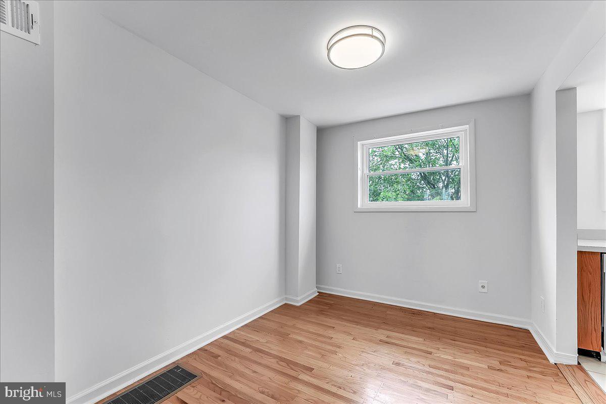 747 Bennington Road Folcroft, PA 19032 - Photo 6 of 16 Dining Area