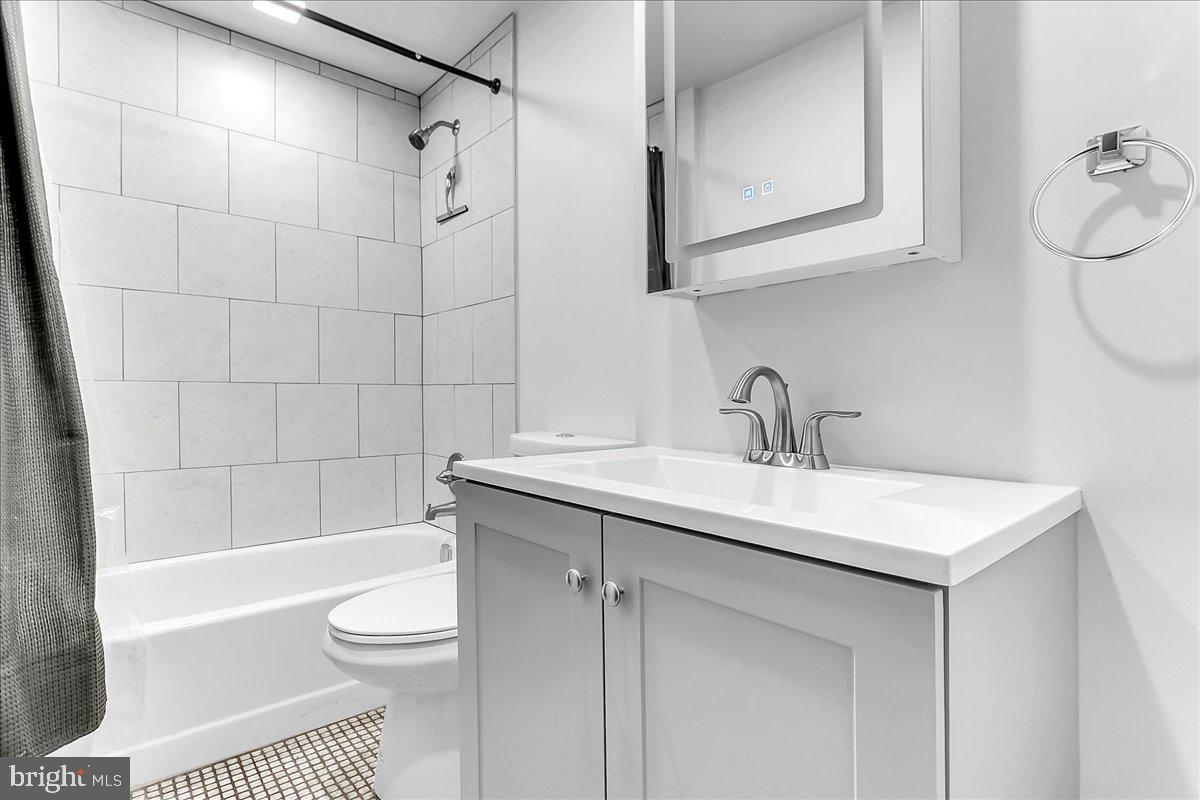 747 Bennington Road Folcroft, PA 19032 - Photo 9 of 16 2nd Floor Bathroom