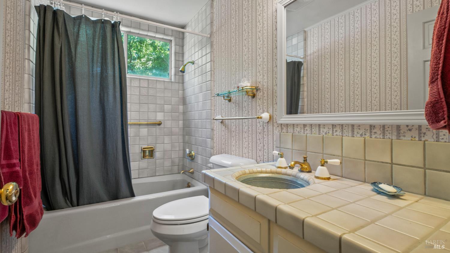 3609 Lurline Way Santa Rosa, CA 95405 - Photo 17 of 26 Hall bathroom.