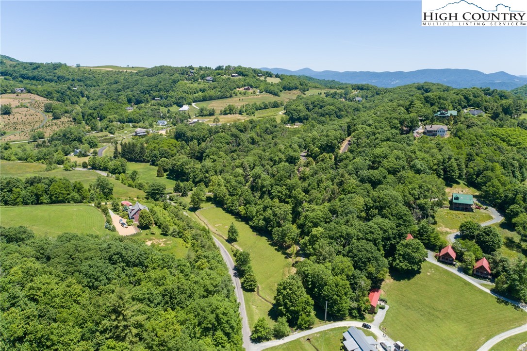 44 Horseshoe Creek Road Banner Elk, NC 28604 - Photo 9 of 21 Gallery Image 9