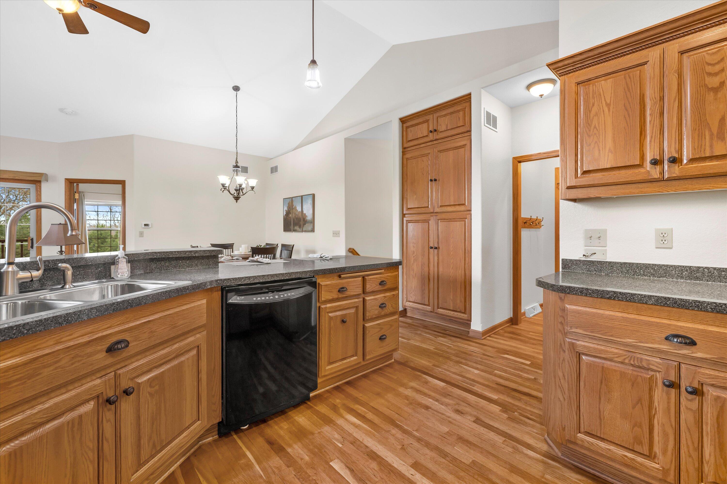 285 Cardinal Ridge Drive Pewaukee, WI 53072 - Photo 10 of 49 Kitchen