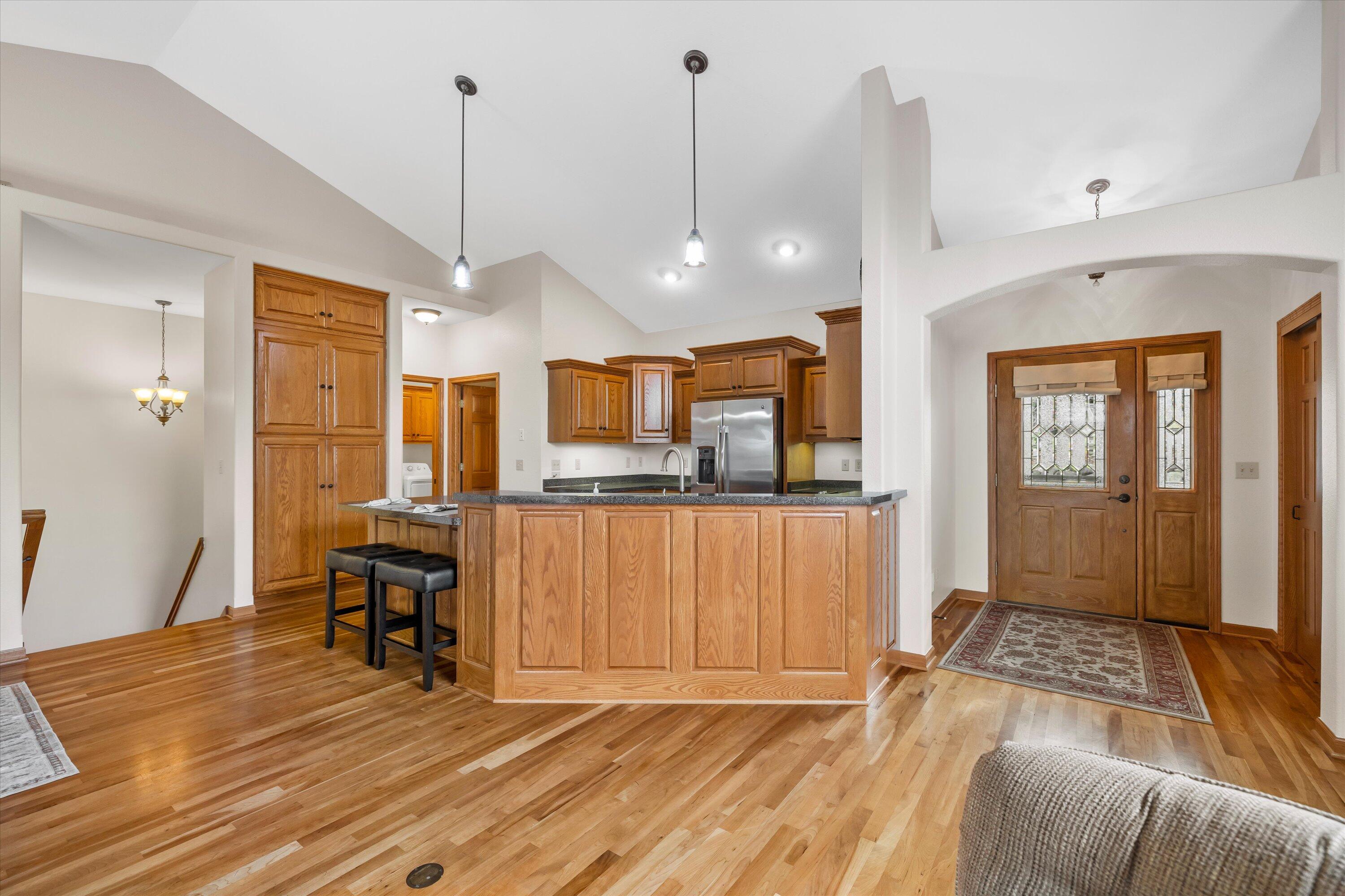 285 Cardinal Ridge Drive Pewaukee, WI 53072 - Photo 12 of 49 Kitchen