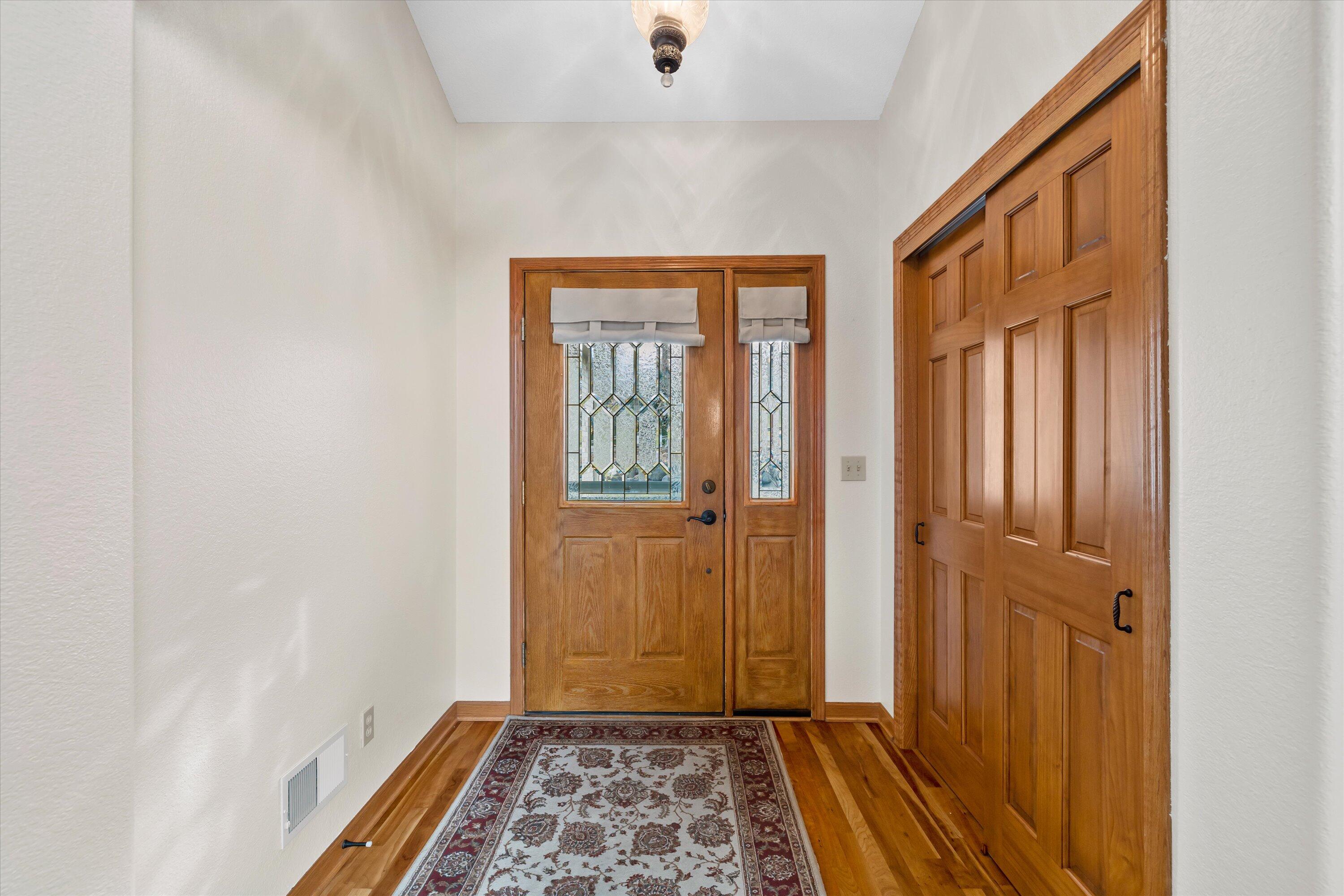 285 Cardinal Ridge Drive Pewaukee, WI 53072 - Photo 28 of 49 Foyer