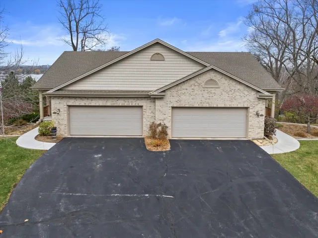 $739,900 | 285 Cardinal Ridge Drive, Pewaukee, WI 53072