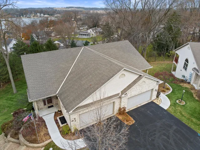 $739,900 | 285 Cardinal Ridge Drive, Pewaukee, WI 53072