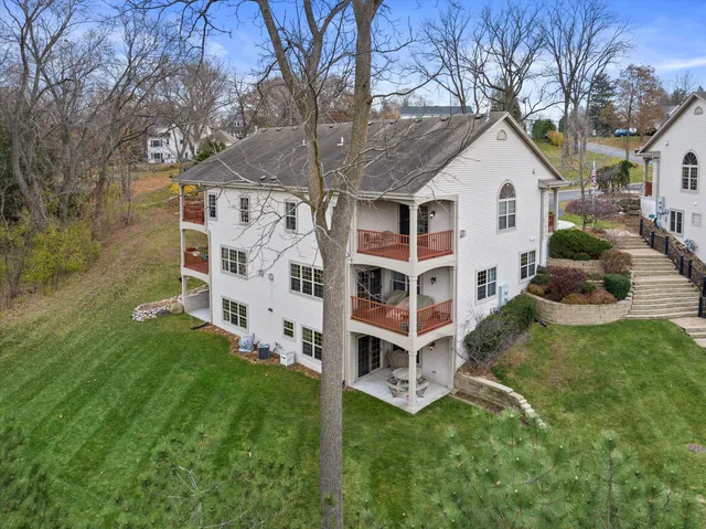 $739,900 | 285 Cardinal Ridge Drive, Pewaukee, WI 53072