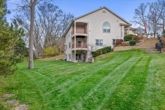 $739,900 | 285 Cardinal Ridge Drive, Pewaukee, WI 53072