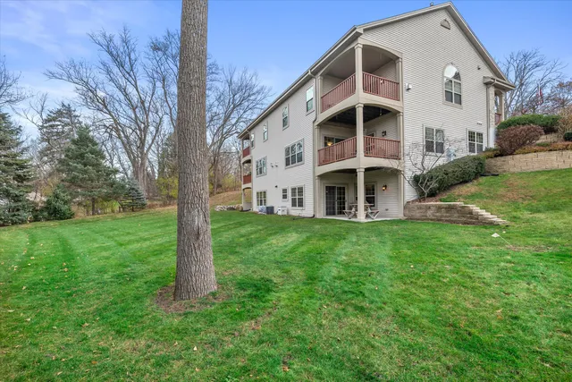 $739,900 | 285 Cardinal Ridge Drive, Pewaukee, WI 53072