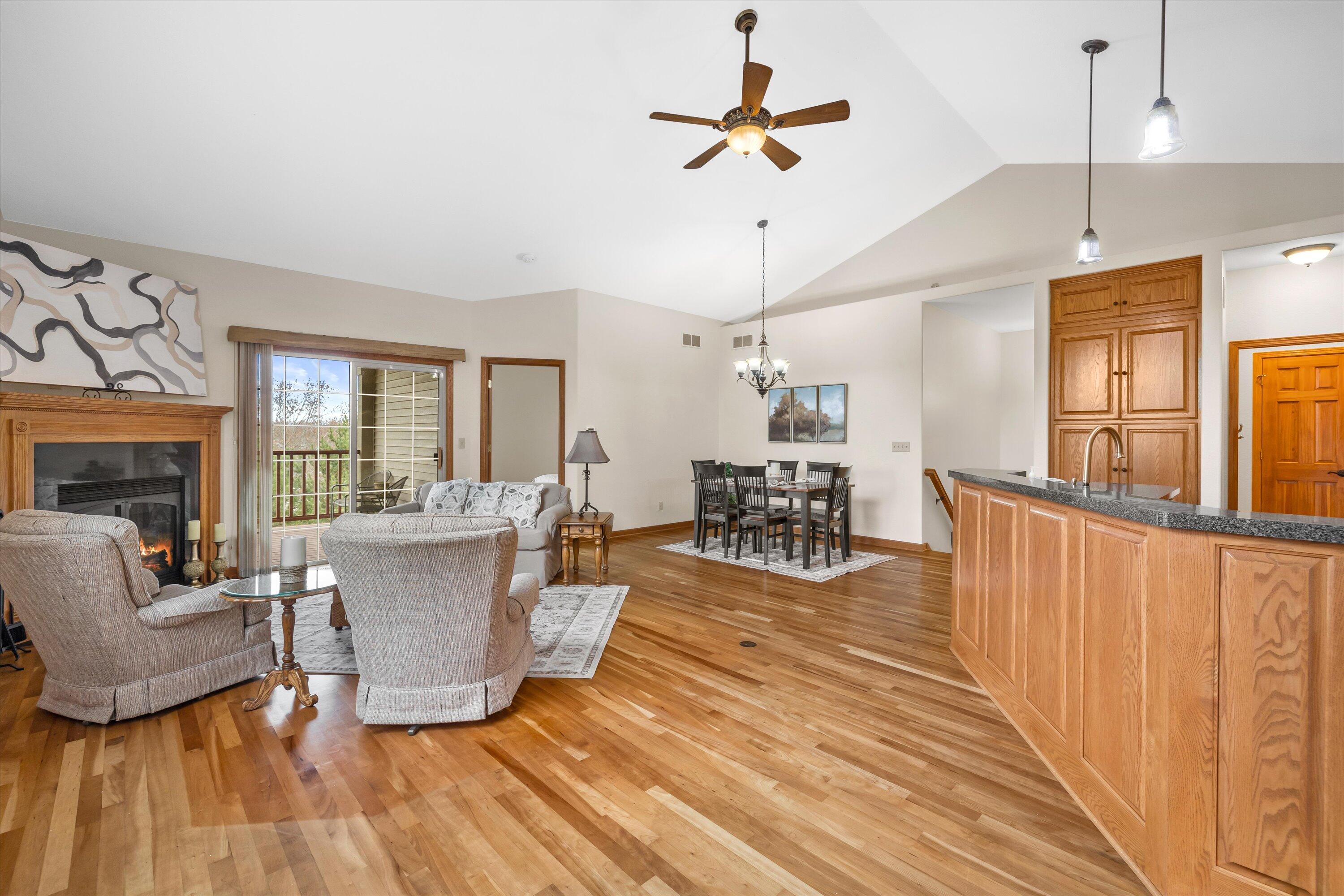 285 Cardinal Ridge Drive Pewaukee, WI 53072 - Photo 6 of 49 Great Room