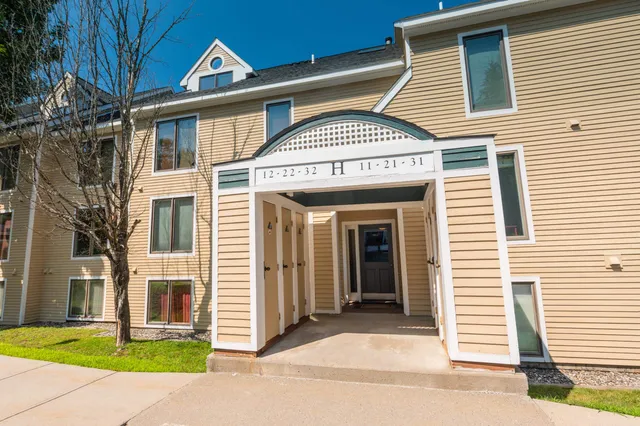 $665,000 | 4 E Trailside Village Way, Unit H21, West Dover, VT 05356