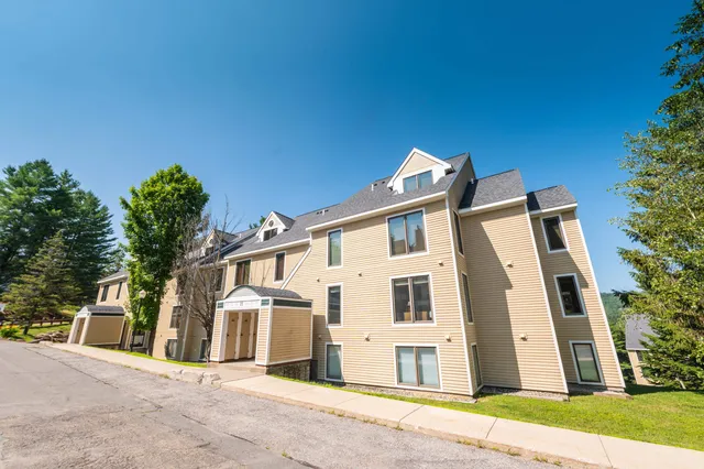 $665,000 | 4 E Trailside Village Way, Unit H21, West Dover, VT 05356