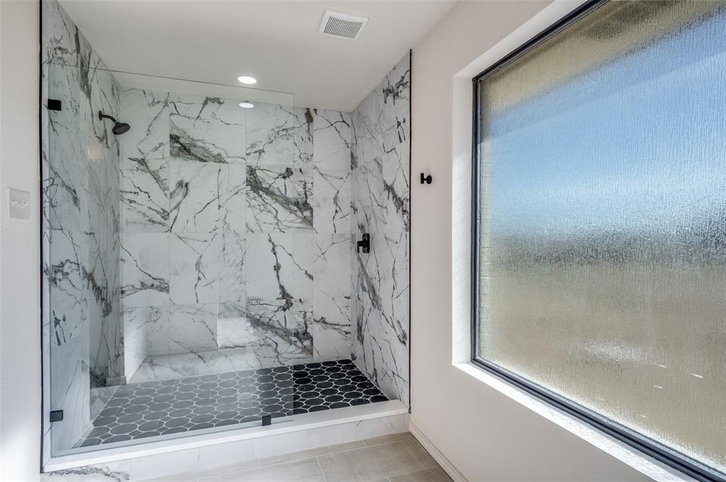 10422 Strittmatter Road Pilot Point, TX 76258 - Photo 10 of 30 a bathroom with a shower