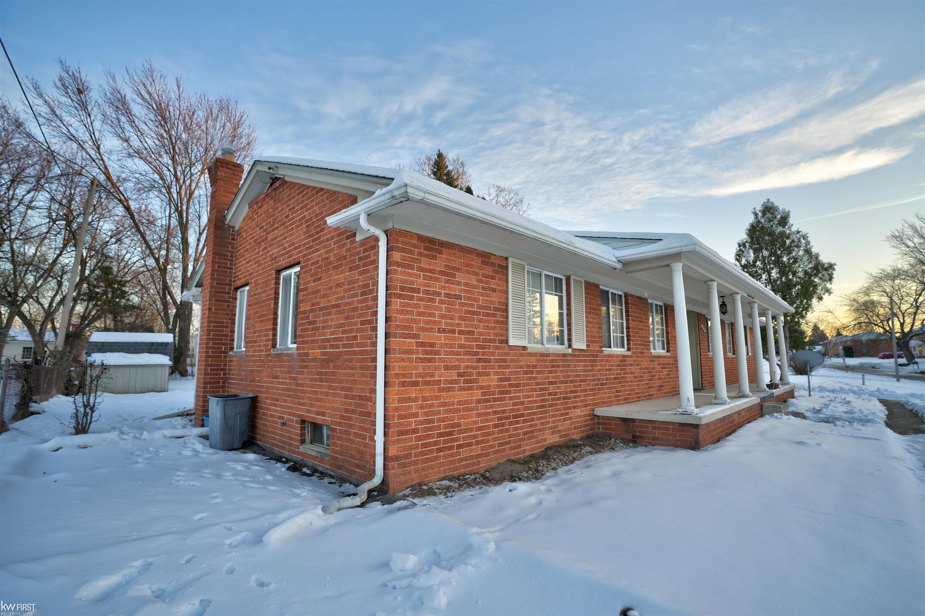 3522 Ridgecliffe Drive Flint, MI 48532 - Photo 6 of 34 50196578-2808e68c-1460-4ce0-8ae4-d4da04ffbfb3.JPG