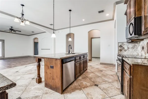 $2,400 | 3005 Guadalupe Drive, Forney, TX 75126