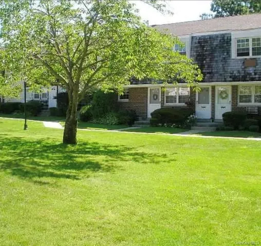 $359,000 | 3110 Wilshire Lane, Unit 3110, Oakdale, NY 11769