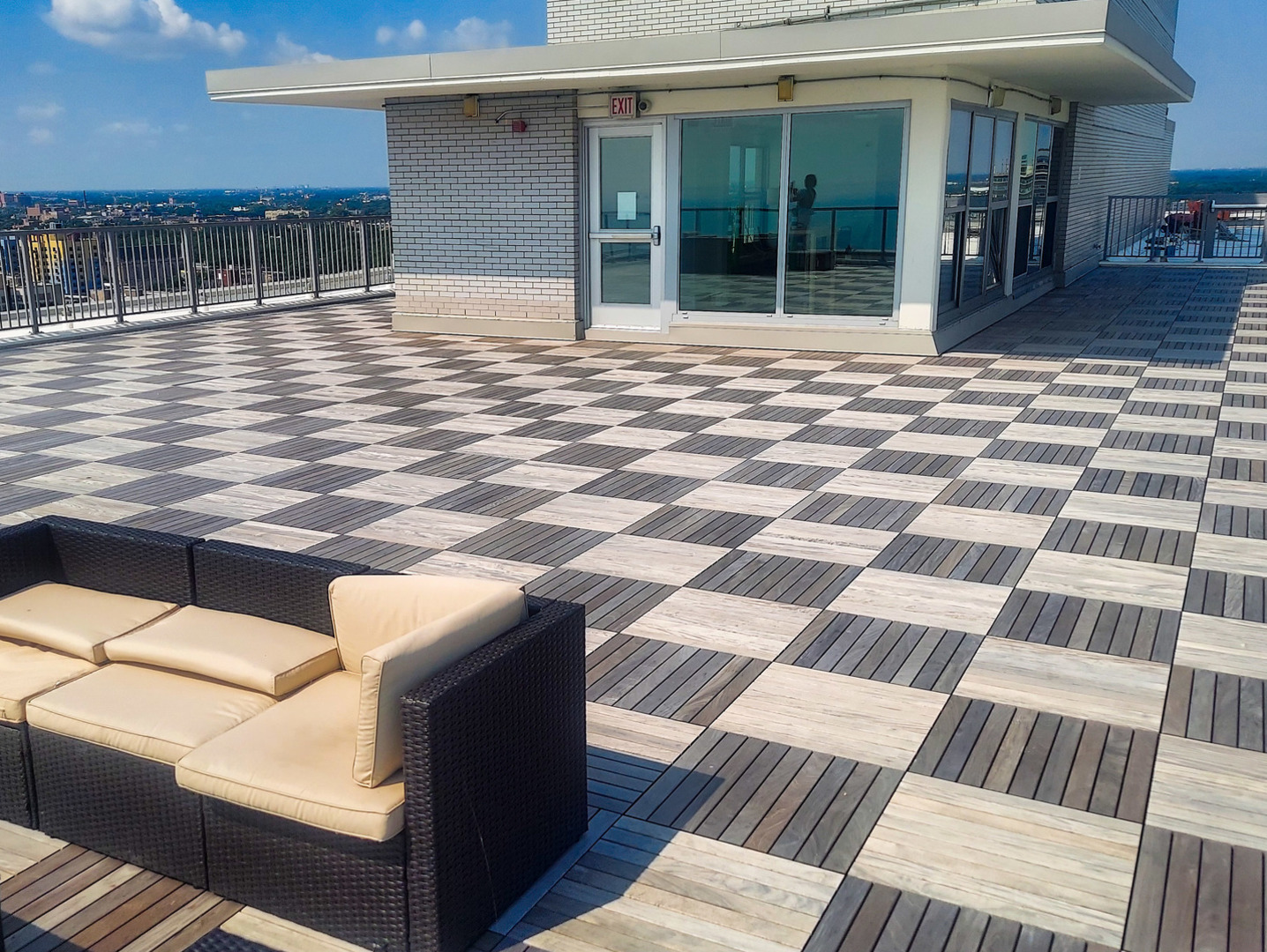 5757 North Sheridan Road, Unit 20F Chicago, IL 60660 - Photo 28 of 35 a view of a terrace with seating space