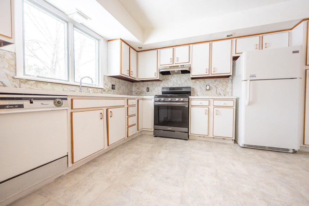 204 Salisbury Street Rochester, NY 14609 - Photo 12 of 33