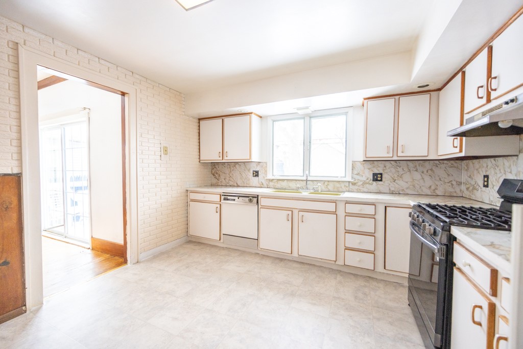 204 Salisbury Street Rochester, NY 14609 - Photo 15 of 33