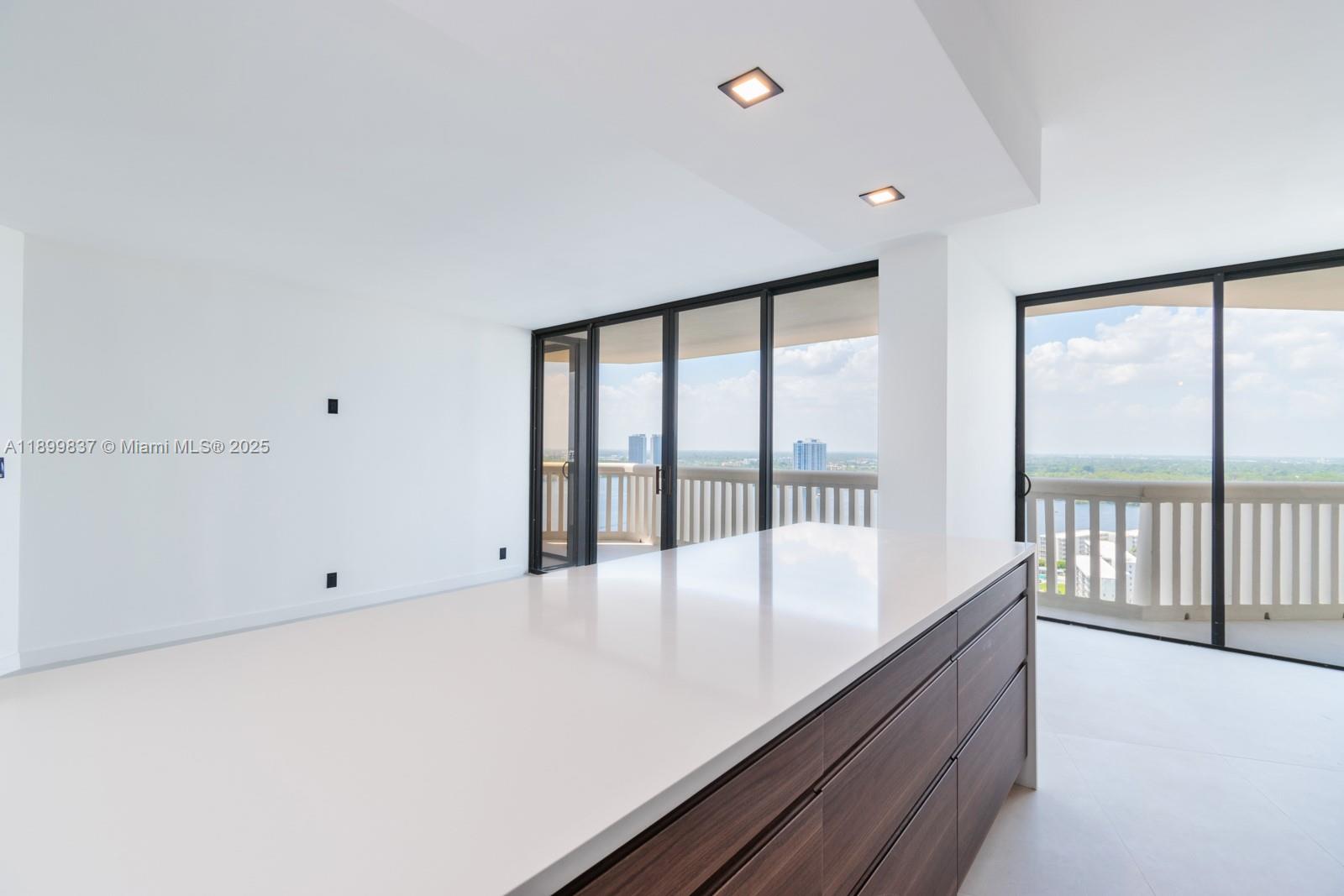 1000 East Island Boulevard, Unit 2511 Aventura, FL 33160 - Photo 11 of 34