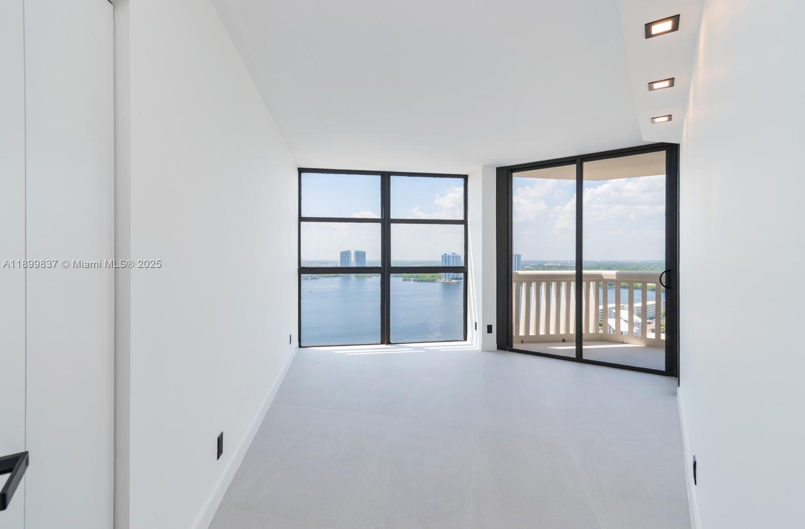 1000 East Island Boulevard, Unit 2511 Aventura, FL 33160 - Photo 13 of 34