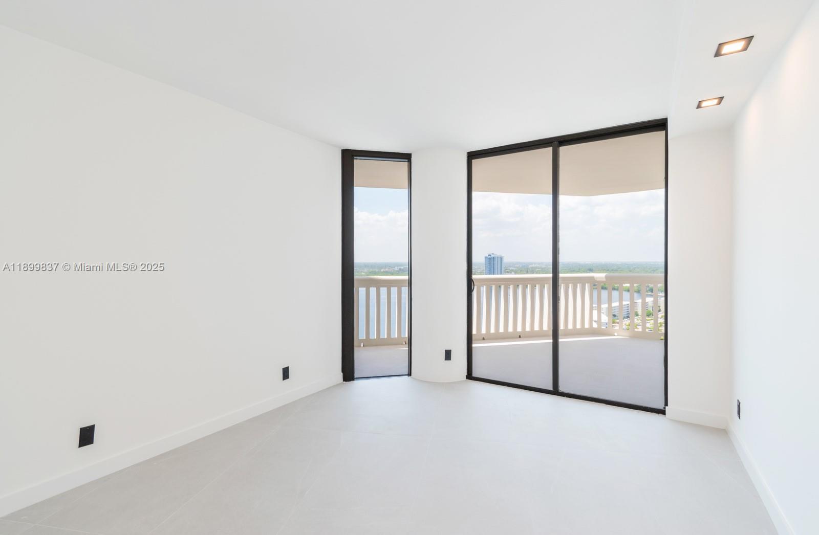 1000 East Island Boulevard, Unit 2511 Aventura, FL 33160 - Photo 15 of 34