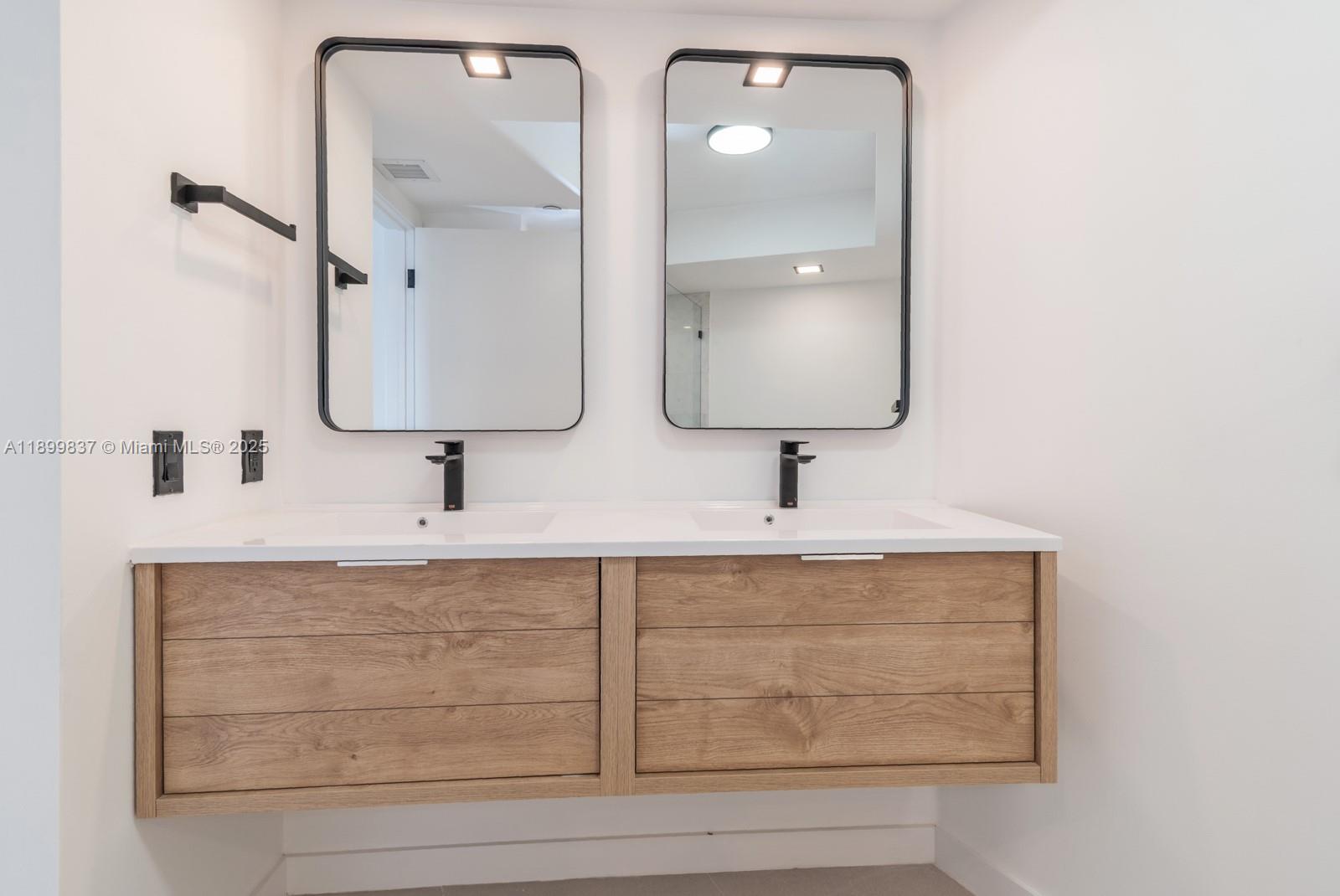 1000 East Island Boulevard, Unit 2511 Aventura, FL 33160 - Photo 17 of 34