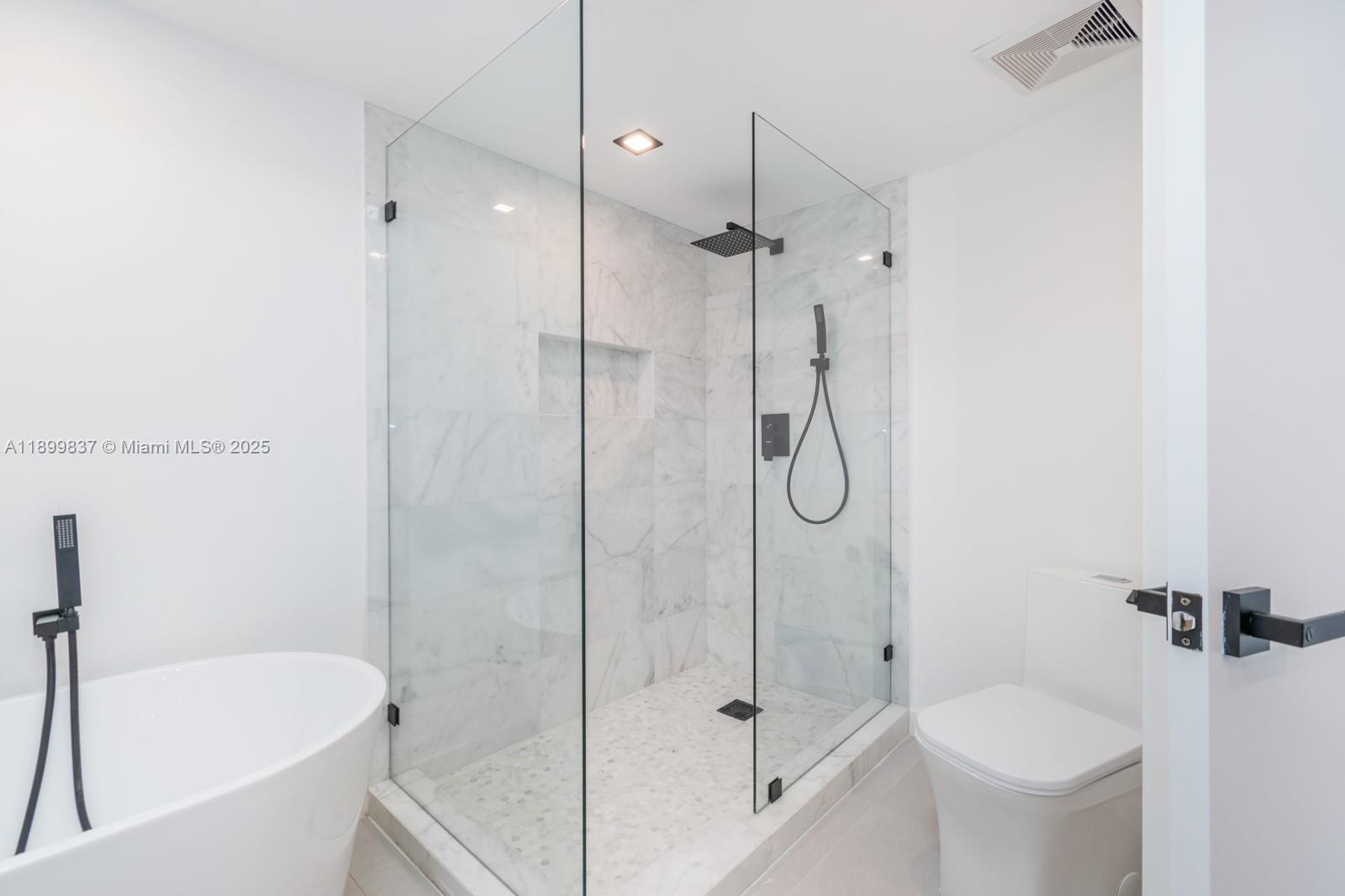 1000 East Island Boulevard, Unit 2511 Aventura, FL 33160 - Photo 18 of 34