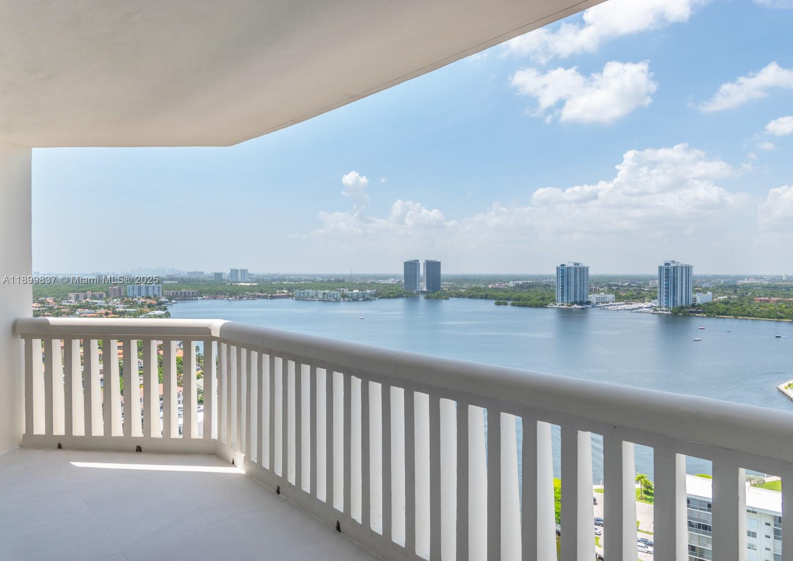 1000 East Island Boulevard, Unit 2511 Aventura, FL 33160 - Photo 8 of 34